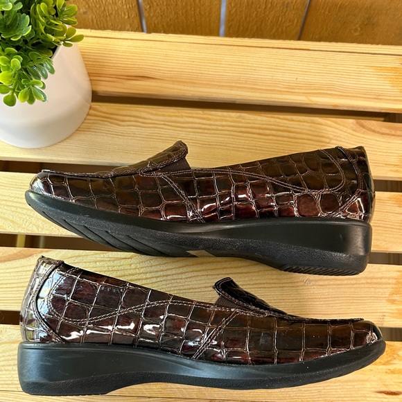 Clarks Gael Angora Croc Embossed Loafers, Size 7 - Picture 9 of 13
